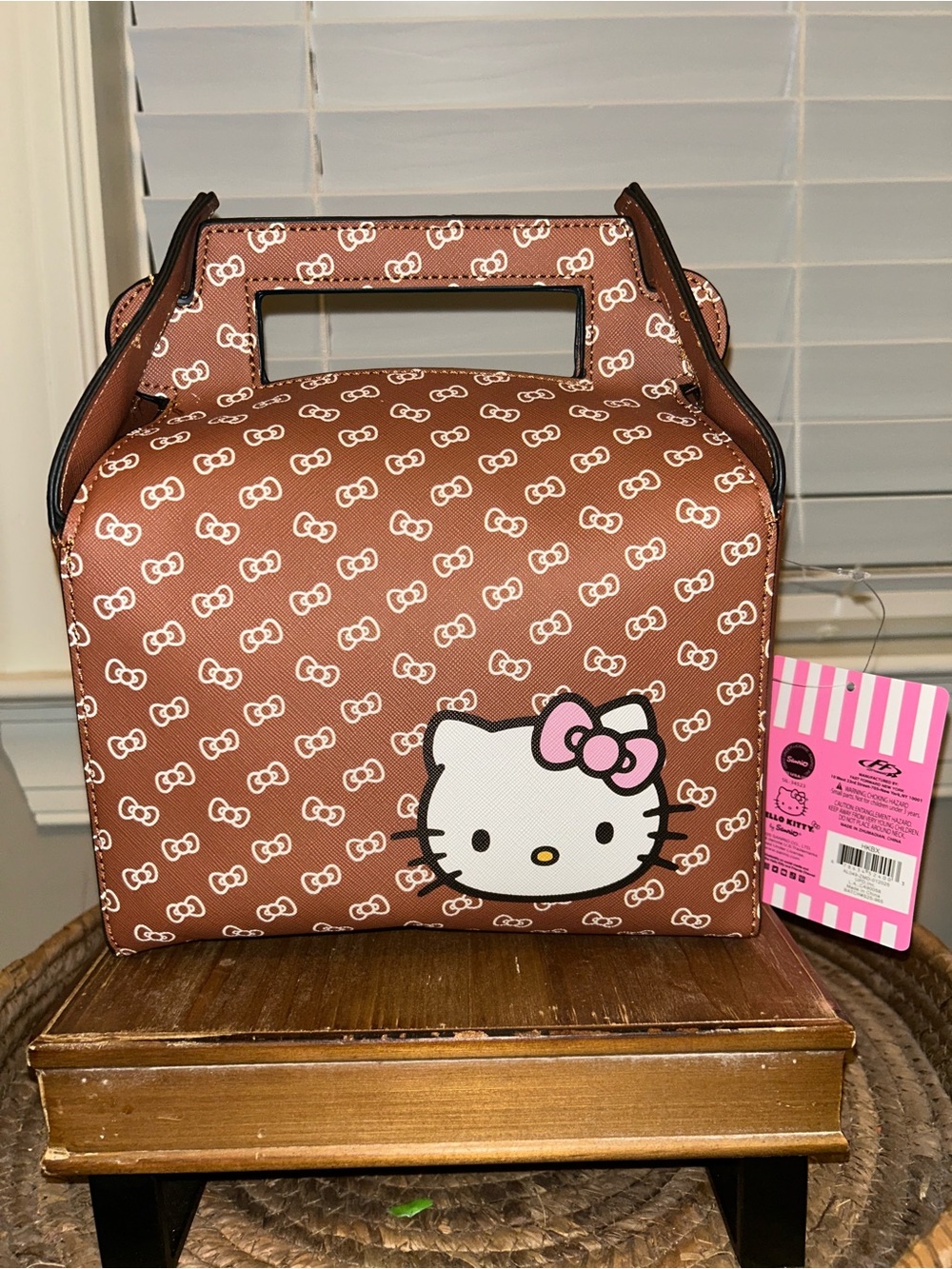 NWT Hello Kitty AOP bows crossbody bag